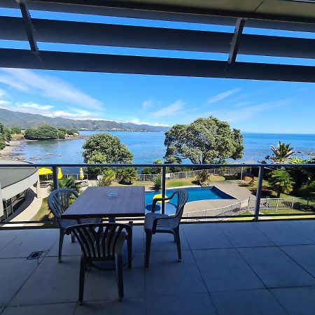 Te Kaha Beach Hotel Eksteriør bilde