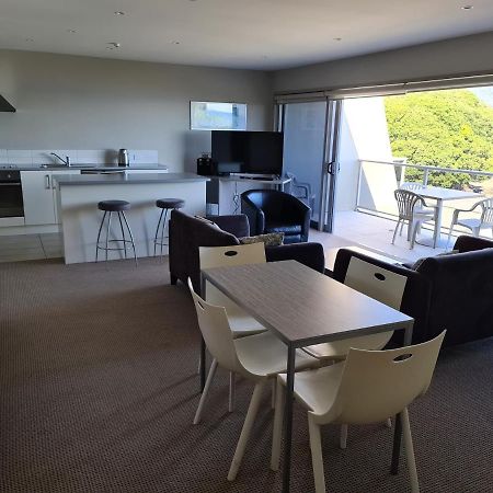 Te Kaha Beach Hotel Eksteriør bilde