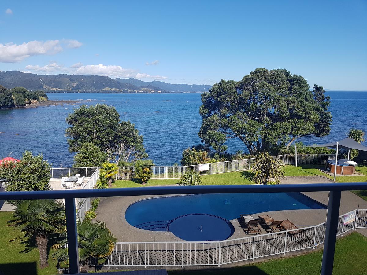 Te Kaha Beach Hotel Eksteriør bilde