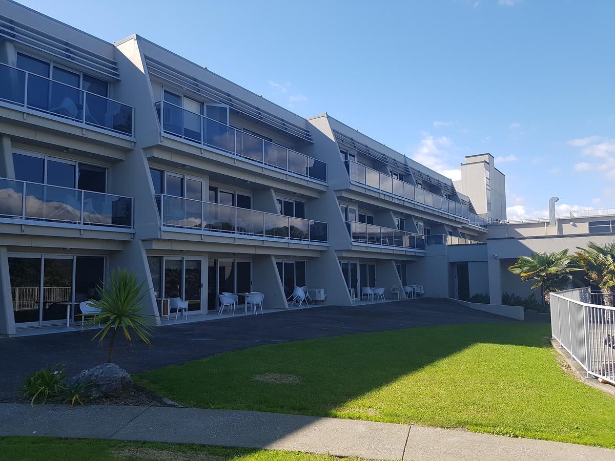 Te Kaha Beach Hotel Eksteriør bilde