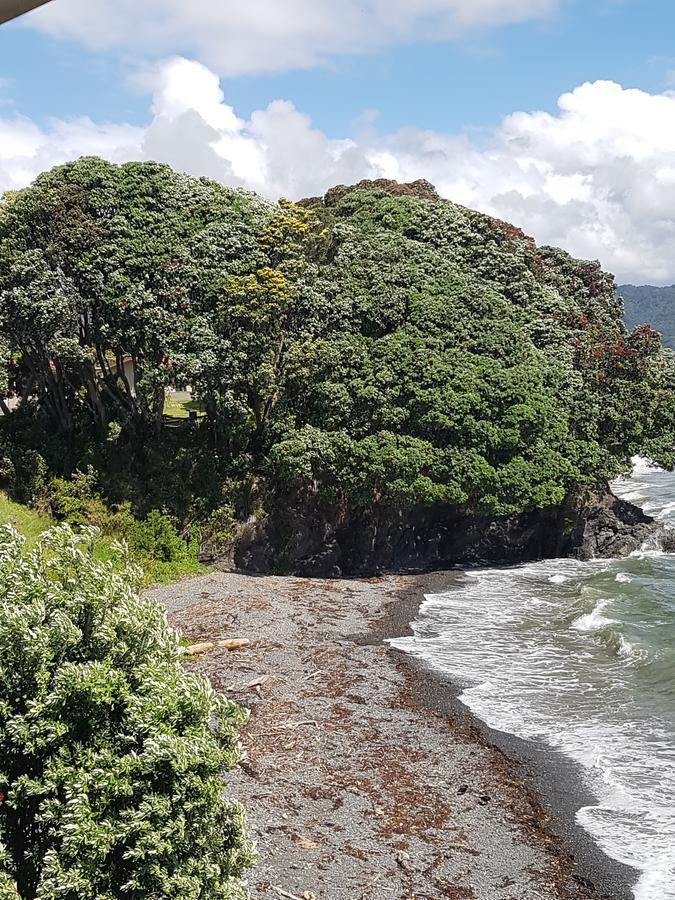 Te Kaha Beach Hotel Eksteriør bilde