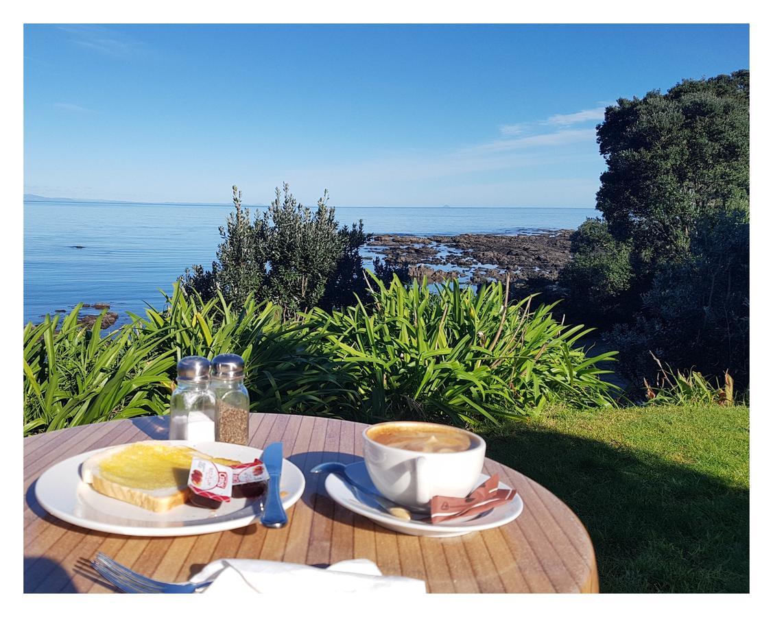 Te Kaha Beach Hotel Eksteriør bilde