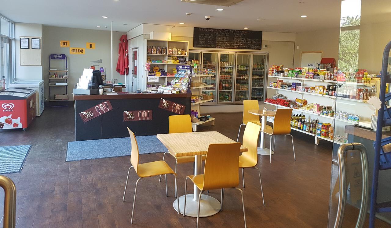 Te Kaha Beach Hotel Eksteriør bilde