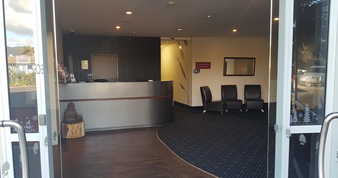 Te Kaha Beach Hotel Eksteriør bilde