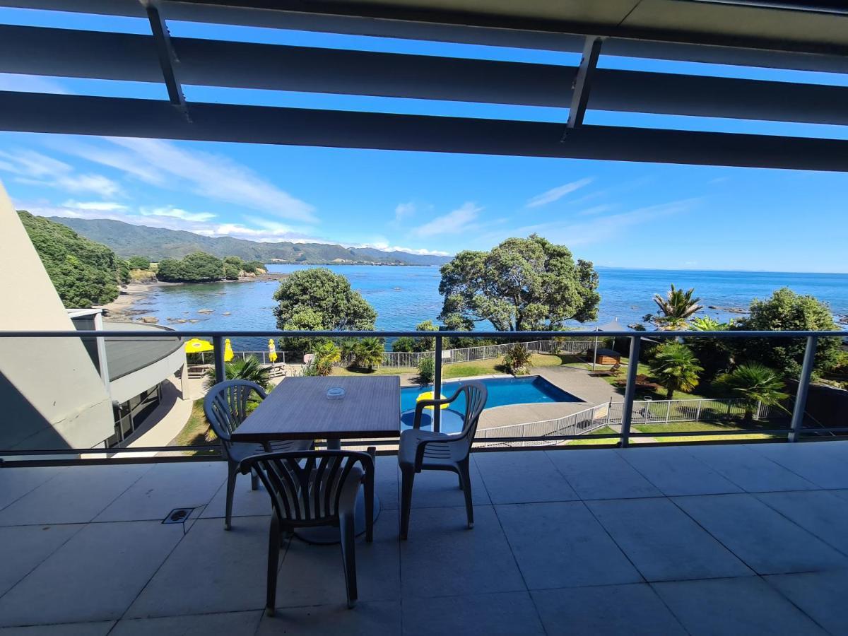 Te Kaha Beach Hotel Eksteriør bilde