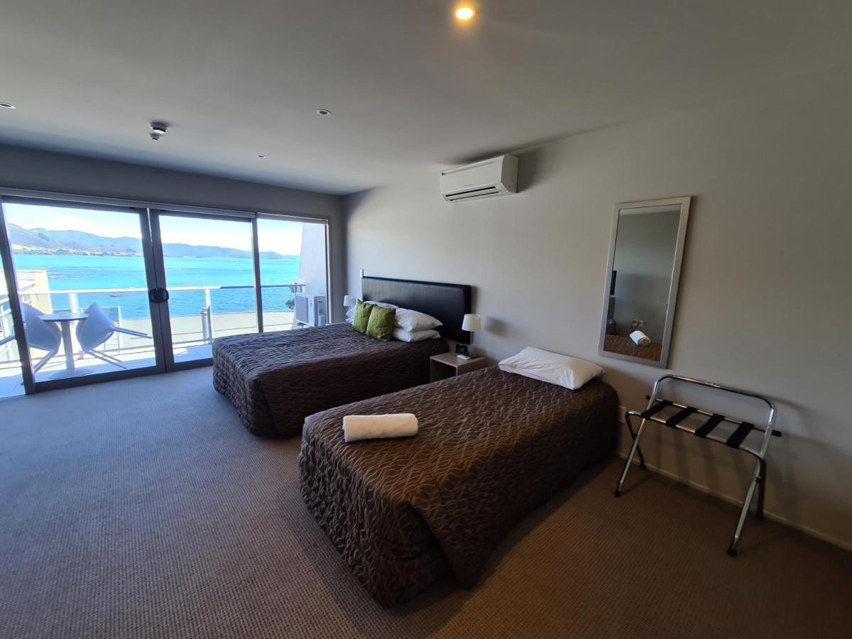 Te Kaha Beach Hotel Eksteriør bilde