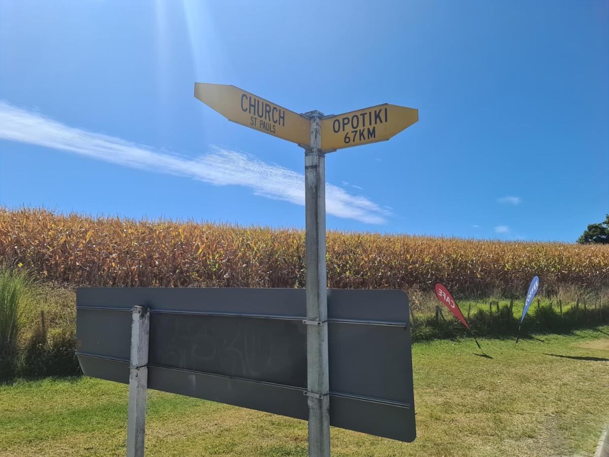 Te Kaha Beach Hotel Eksteriør bilde